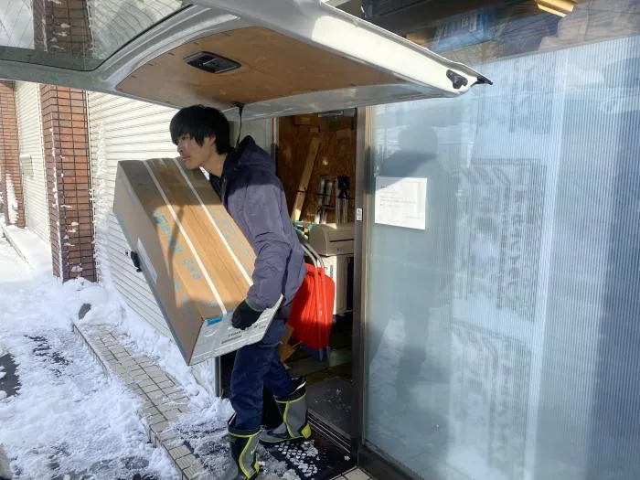 休み自由！エアコン工事・電気設備工事スタッフ大募集！