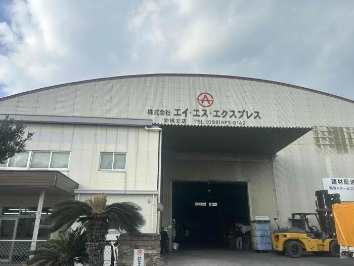 大型トラック ユニック車 休日多いです