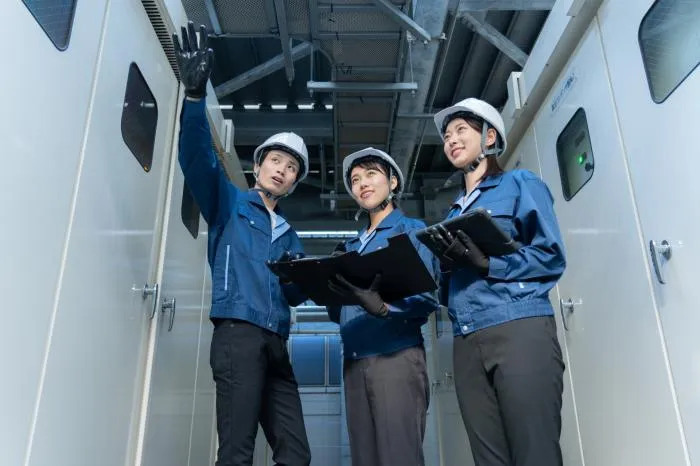 車載部品作成のマシンオペレーター